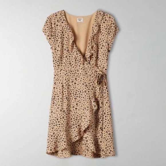 Aritzia Dresses & Skirts - Aritzia Sunday Best Savoy Leopard-Print Wrap Dress